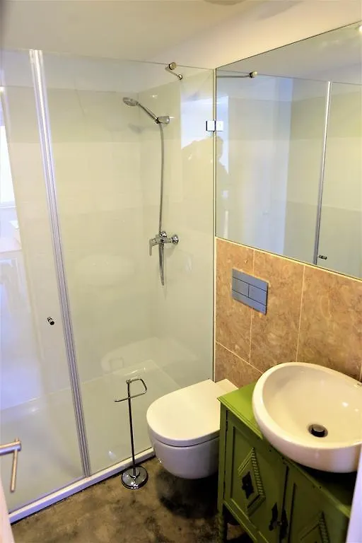 Apartments Uppe Villa Lisboa