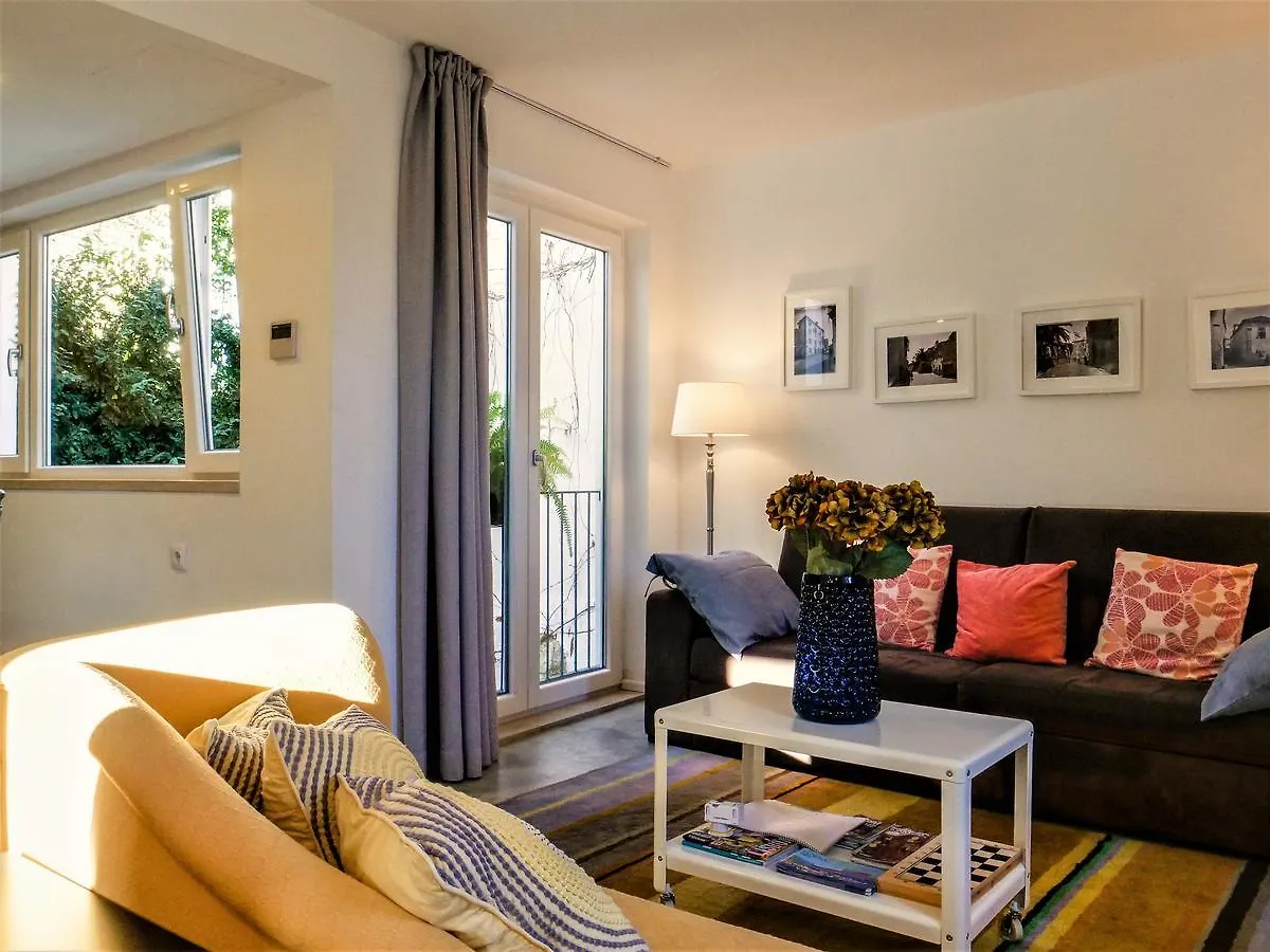 Apartments Uppe Villa Lisboa